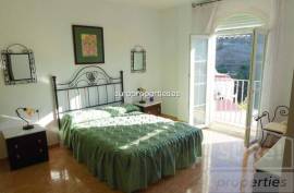 Property of 162 m2 located in the town of Algarrobo (Málaga) composed of 2 new apartments on the same floor (one with 2 bedrooms of 95 m2 approx., And the other with 1 bedroom of 67 m2 approx.)