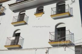 Property of 162 m2 located in the town of Algarrobo (Málaga) composed of 2 new apartments on the same floor (one with 2 bedrooms of 95 m2 approx., And the other with 1 bedroom of 67 m2 approx.)