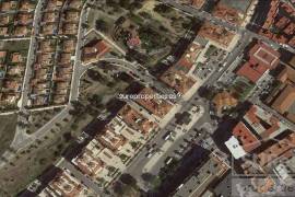 3 commercial premises located in the center of Torre del Mar, near the bus station.