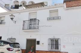 Traditional village house located in the center of the town of Sayalonga (Málaga)