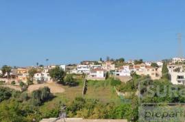 Privacy, nature, proximity to the services of the urban center!