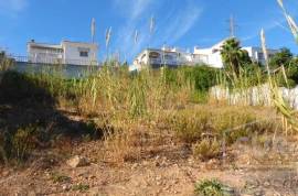 Privacy, nature, proximity to the services of the urban center!