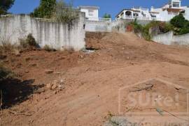 Privacy, nature, proximity to the services of the urban center!