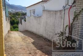 Privacy, nature, proximity to the services of the urban center!