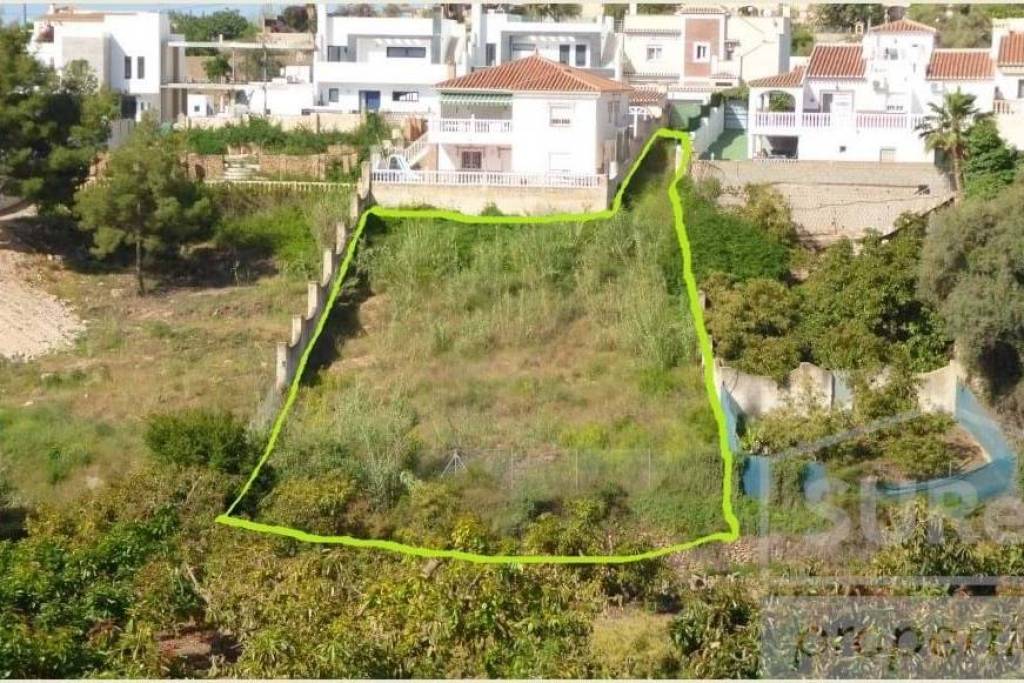 Privacy, nature, proximity to the services of the urban center!