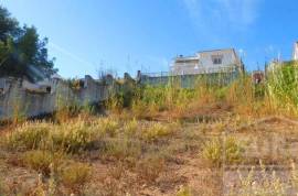 Privacy, nature, proximity to the services of the urban center!