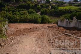 Privacy, nature, proximity to the services of the urban center!