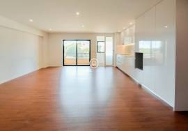Refurbished 3 bedroom apartment 100m from the beach