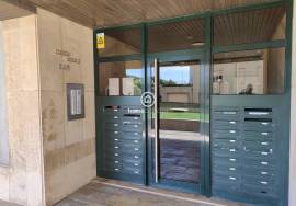 Refurbished 3 bedroom apartment 100m from the beach