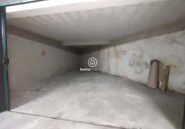 Refurbished 3 bedroom apartment 100m from the beach