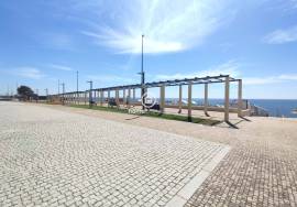 Refurbished 3 bedroom apartment 100m from the beach