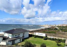3 bedroom apartment in first line of sea fully refurbished and furnished