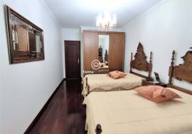 3 bedroom apartment with excellent areas in the city center with closed garage