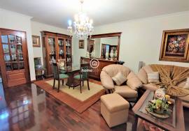 3 bedroom apartment with excellent areas in the city center with closed garage