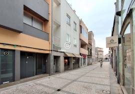 3 bedroom apartment with excellent areas in the city center with closed garage