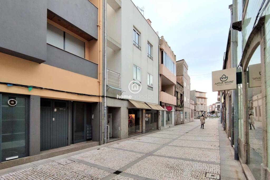 3 bedroom apartment with excellent areas in the city center with closed garage