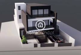 Luxury 5 bedroom villa in the city center, with garage