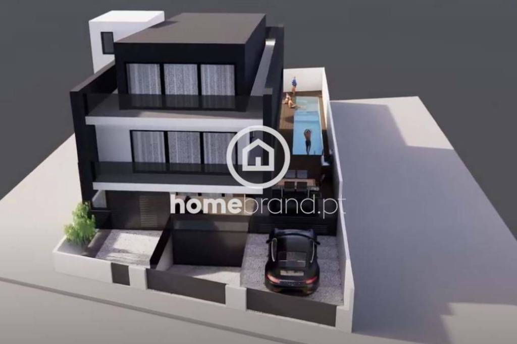 Luxury 5 bedroom villa in the city center, with garage