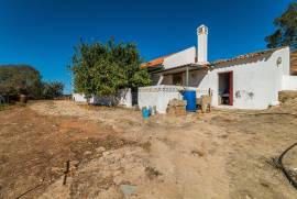 Farm with 4 bedrooms and 1 ruin in fitos of above Santana da Serra with land of 94750 m2