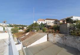 Investment opportunity – property with 900 m2 garden in Tavira centre