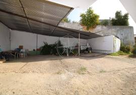 Investment opportunity – property with 900 m2 garden in Tavira centre