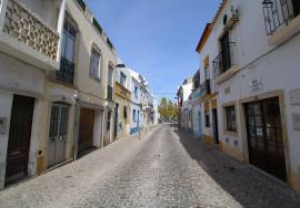 Investment opportunity – property with 900 m2 garden in Tavira centre