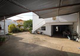 Investment opportunity – property with 900 m2 garden in Tavira centre