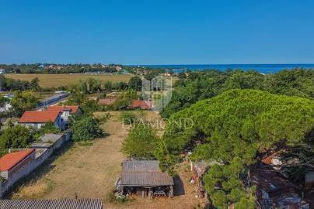 Novigrad, surroundings! Building plot 300 m from the sea!