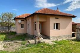 Property is located in a nice village less than 10 min drive from Dobrich