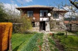 Traditional style property with a large yard 3996m2 in a picturesque area Sungurlare