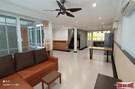 Thonglor Townhouse | Spacious 3 Bedrooms, 2 Bathrooms, 170 sq.m. | Tranquil Living with a Beautiful View, Prime Thonglor Location