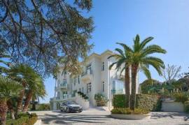 Cap d'Antibes, luxurious art-deco mansion with sea view
