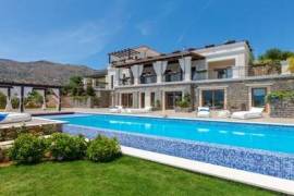 Seafront luxury 5 bedroom villa with pool, guesthouse, private beach, 5-star hotel service