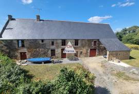 Detached Country House with Outbuilding
