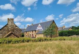 Detached Country House with Outbuilding