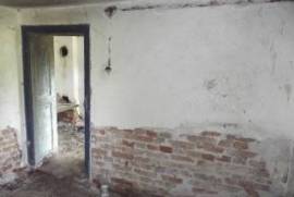 Old country house with plot of land, good location and easy road access situated in a quiet village near forest and hills 25 km northeast from Vratsa, Bulgaria