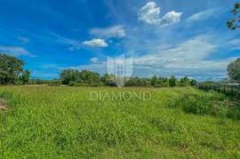 Novigrad area, spacious building plot with potential for investment