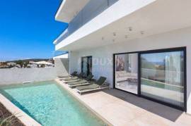 INSEL PAG, JAKIŠNICA - außergewöhnliche moderne Maisonette-Villa mit Pool