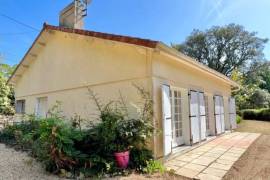 €218000 - Attractive Pavilion with beautiful wooded grounds - Very close to Ruffec !