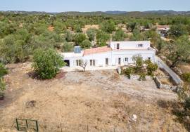 Renovated 3 bedroom country house in over 7,000 m2  plot. Near Moncarapacho. Renovated 3 bedroom country house in over 7,000 m2  plot. Near Moncarapacho.