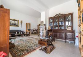 Renovated 3 bedroom country house in over 7,000 m2  plot. Near Moncarapacho. Renovated 3 bedroom country house in over 7,000 m2  plot. Near Moncarapacho.