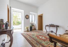 Renovated 3 bedroom country house in over 7,000 m2  plot. Near Moncarapacho. Renovated 3 bedroom country house in over 7,000 m2  plot. Near Moncarapacho.