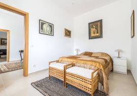 Renovated 3 bedroom country house in over 7,000 m2  plot. Near Moncarapacho. Renovated 3 bedroom country house in over 7,000 m2  plot. Near Moncarapacho.