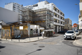 Ruined house in the center of Faro