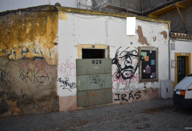 Ruined house in the center of Faro
