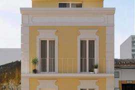 Ruined house in the center of Faro