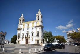 Ruined house in the center of Faro
