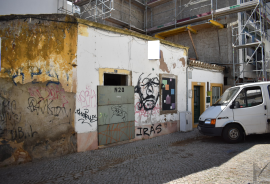 Ruined house in the center of Faro