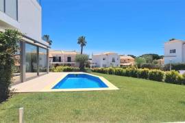 Villa V3+1 for sale - Vale Garrão