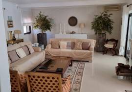 Superb refurbished 3 bed villa with pool at 250meter from beach